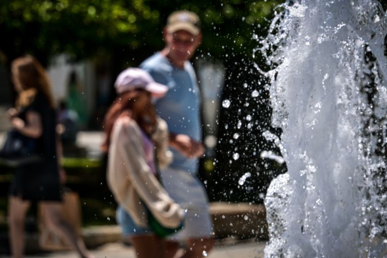 Σε «θερμικό θόλο» η χώρα – Προειδοποίηση για 42άρια