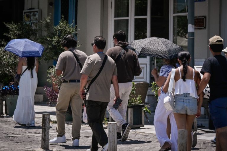 Καιρός: Επικίνδυνο κοκτέιλ ζέστης και ισχυρών ανέμων