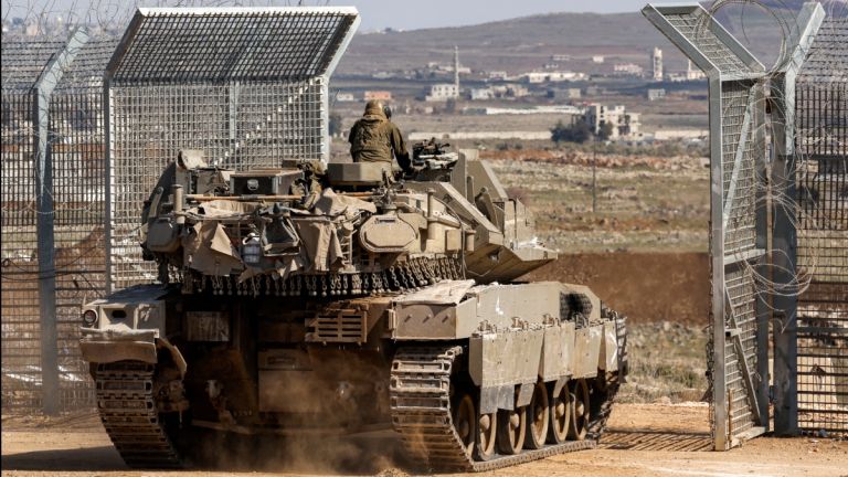 Το Ισραήλ βομβαρδίζει θέσεις του συριακού στρατού