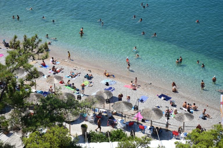 Αυτές είναι οι 13 ακτές που απαγορεύεται η κολύμβηση στην Αττική