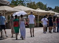 Στη μέγγενη του καύσωνα η Χώρα Στη μέγγενη του καύσωνα η Χώρα