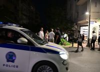 Κολωνάκι: Η απελπισμένη προσπάθεια του παρκαδόρου να σταματήσει το τζιπ Κολωνάκι: Η απελπισμένη προσπάθεια του παρκαδόρου να σταματήσει το τζιπ
