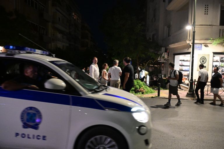Κολωνάκι: Η απελπισμένη προσπάθεια του παρκαδόρου να σταματήσει το τζιπ