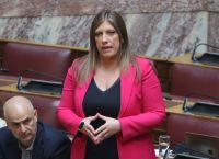 Με την πλάτη στον τοίχο η Κωνσταντοπούλου Με την πλάτη στον τοίχο η Κωνσταντοπούλου