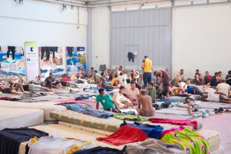 Ανυποχώρητη η κυβέρνηση στη θέση της αποτροπής μεταναστών
