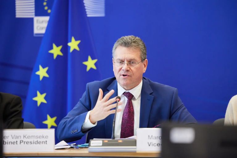 «Η καλύτερη που μπορούσαμε να κλείσουμε»: Η ΕΕ υπερασπίζεται τη συμφωνία με ΗΠΑ