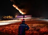 Μέγαρα: Υπό μερικό έλεγχο η φωτιά σε εργοστάσιο Μέγαρα: Υπό μερικό έλεγχο η φωτιά σε εργοστάσιο