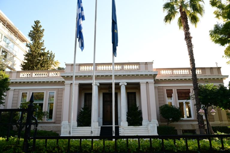 Μαξίμου: Στοίχημα προβολής του θετικού έργου