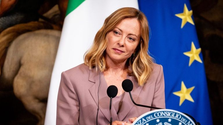Μελόνι: Πρέπει να αναλύσουμε τις λεπτομέρειες της συμφωνίας ΗΠΑ – Ε.Ε.