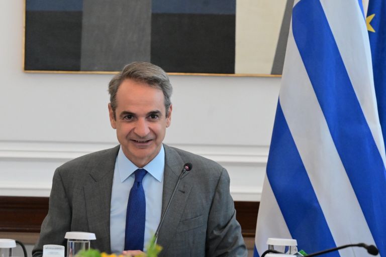 Μητσοτάκης: Φυγή προς τα εμπρός λίγο πριν τα μπάνια του λαού