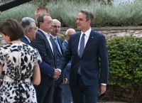 Καύσωνας στο Προεδρικό,παγερό βλέμμα στο κιόσκι: Ενότητα στα λόγια,ψυχρότητα στα φερ φορζέ της Μεταπολίτευσης Καύσωνας στο Προεδρικό,παγερό βλέμμα στο κιόσκι: Ενότητα στα λόγια,ψυχρότητα στα φερ φορζέ της Μεταπολίτευσης