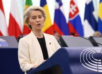 Η φον ντερ Λάιεν βλέπει θαυμαστές του Πούτιν πίσω από τη δίωξή της Η φον ντερ Λάιεν βλέπει θαυμαστές του Πούτιν πίσω από τη δίωξή της