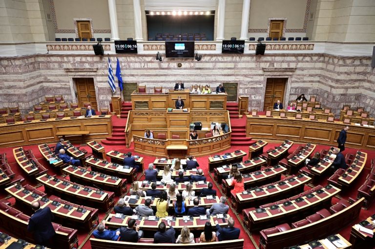 Η επόμενη μέρα μετά τη μάχη της Βουλής