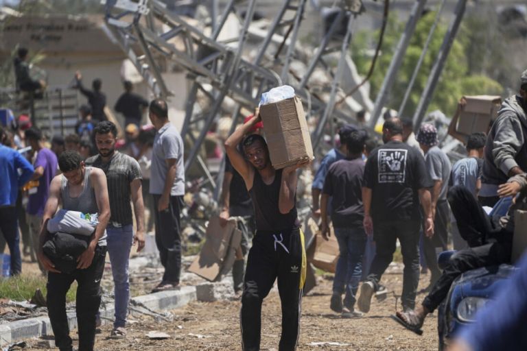 Γάζα: Οι ισραηλινοί σκοτώνουν Παλαιστίνιους που περιμένουν να πάρουν τρόφιμα!