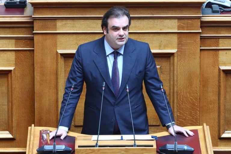 Δασμοί 15%: Τι θα ζητήσει η Αθήνα, πού βλέπει εμπόδια ο Πιερρακάκης