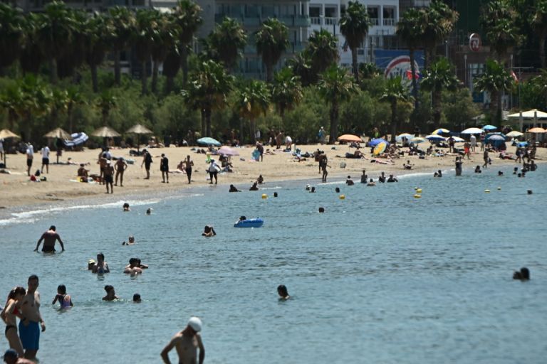 Τουρισμός: Οι αφίξεις αυξάνουν αλλά τα έσοδα μειώνονται