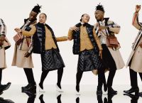 Burberry: Περιορίζει τις απώλειες στις πωλήσεις με ώθηση από την αμερικανική αγορά Burberry: Περιορίζει τις απώλειες στις πωλήσεις με ώθηση από την αμερικανική αγορά