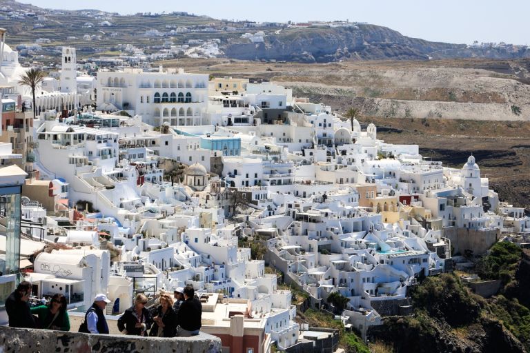 Άλμα στα 4,35 δισ. ευρώ τα έσοδα από τον τουρισμό στο πεντάμηνο