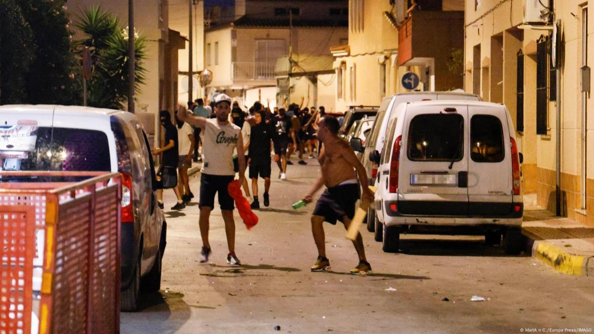 Ισπανία: Τρίτο βράδυ ταραχών ανάμεσα σε ακροδεξιούς και μετανάστες