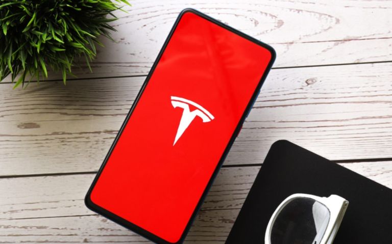 Tesla: Πτώση της μετοχής κατά 6% στην pre-market συνεδρίαση
