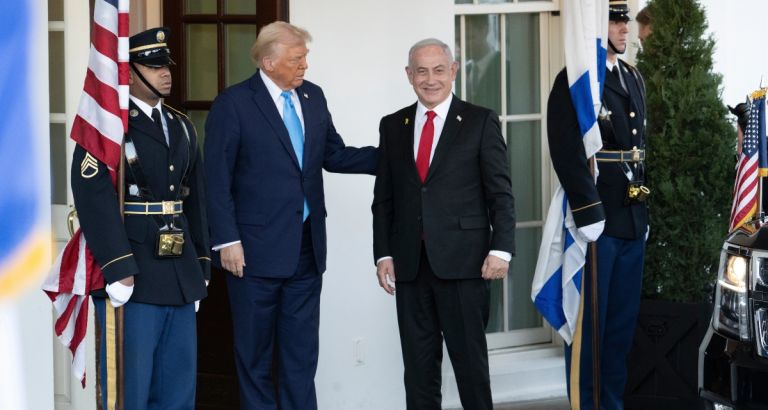 Από τις επιθέσεις στη στρατηγική: Ο Νετανιάχου αναζητεί κάλυψη στη συνάντηση με Τραμπ