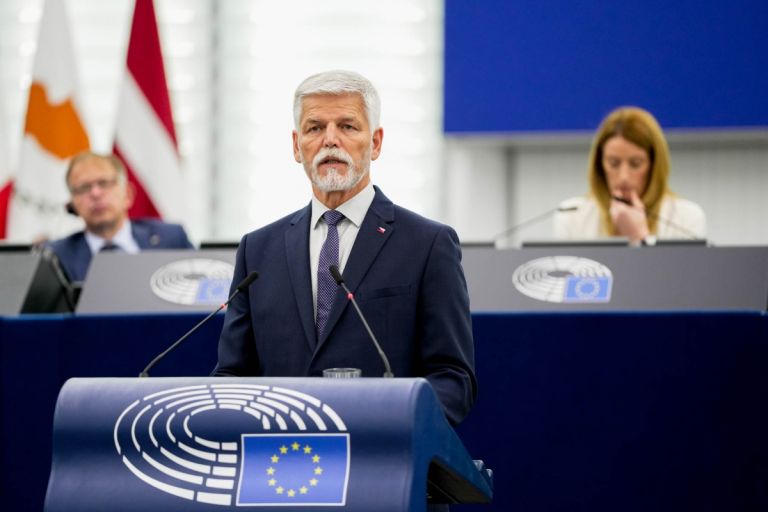 Τσεχία: Ποινικοποιείται η κομμουνιστική ιδεολογία – Θύελλα αντιδράσεων από την Αριστερά