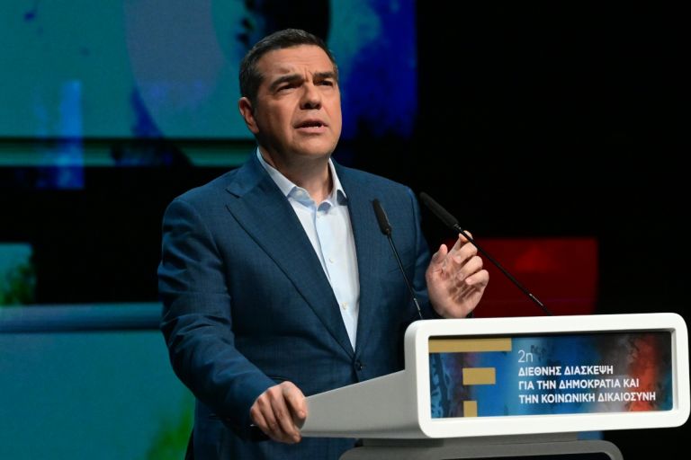 Ο Αλ. Τσίπρας στο στόχαστρο της Κυβέρνησης