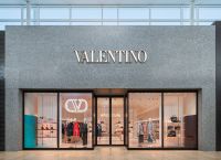 Πωλητήριο στον Valentino βάζουν Kering και Mayhoola του Κατάρ Πωλητήριο στον Valentino βάζουν Kering και Mayhoola του Κατάρ
