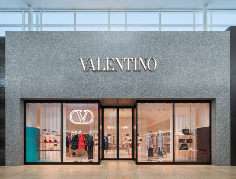 Πωλητήριο στον Valentino βάζουν Kering και Mayhoola του Κατάρ