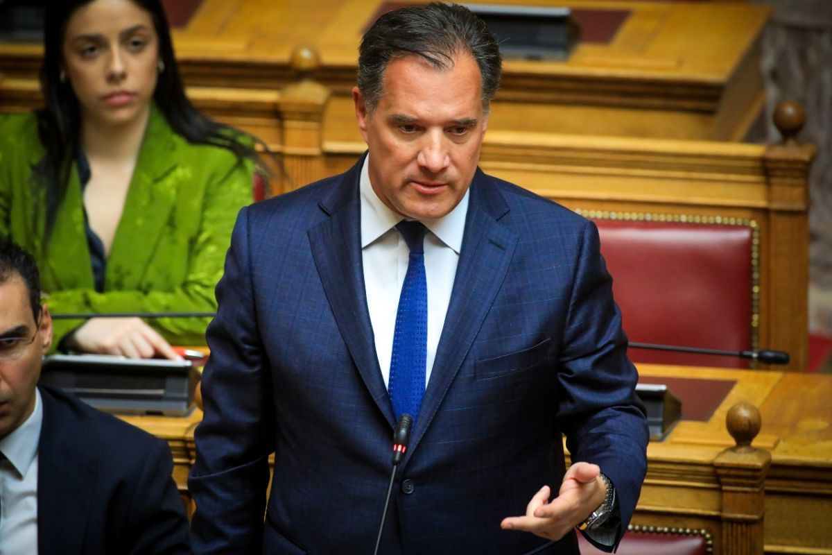 Σπίτια για γιατρούς στη Σύρο – δωρεά Κομνηνού, έργο Γεωργιάδη [vid]