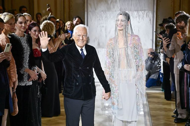 Giorgio Armani: 50 Χρόνια Σιωπηλής Δύναμης-Ταξίδι πέντε δεκαετιών σε κομψότητα,χαρακτήρα και δημιουργικότητα