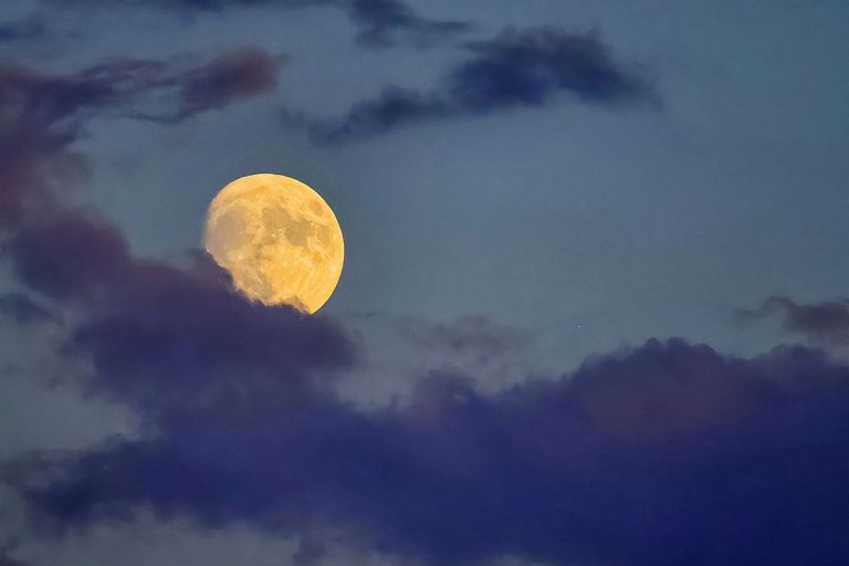 Η Πανσέληνος του Ιουλίου στον Αιγόκερω [10/07/25] θέτει δύσκολες ερωτήσεις