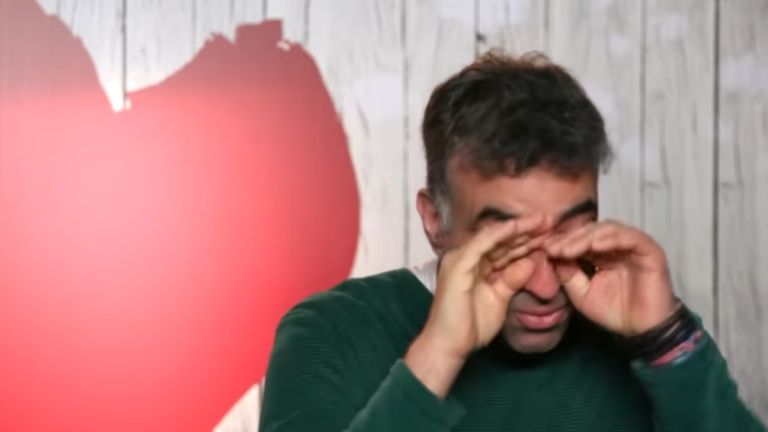 Πήγε First Dates αλλά βούρκωσε για την πρώην του – «Την αγαπώ, να ‘ναι καλά εκεί που είναι»