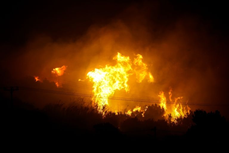 Φωτιά Ιεράπετρα: Εκτός ελέγχου η φωτιά στο Λασίθι, απειλούνται σπίτια και ξενοδοχεία