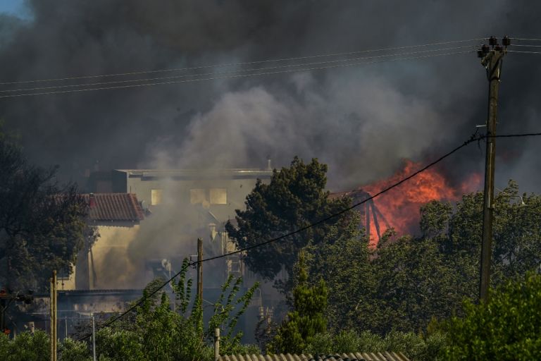 Φωτιά τώρα: Σε Πικέρμι – Ραφήνα, κάηκαν σπίτια σε Έτος Στέκο και Βουνόπολη, μαίνεται το πύρινο μέτωπο