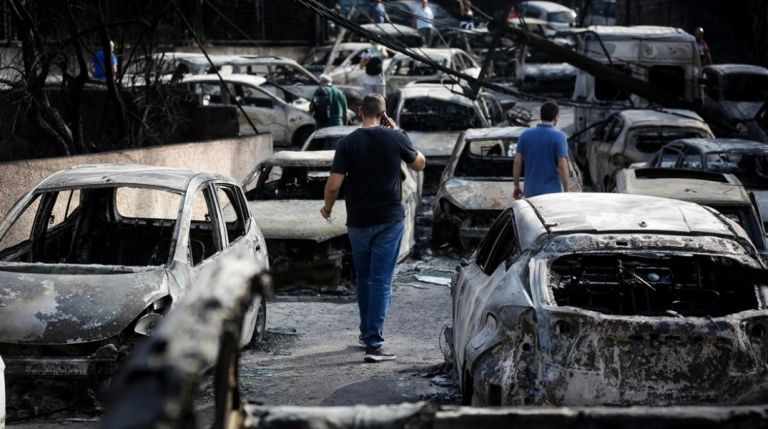 Επτά χρόνια μετά το Μάτι: Πόνος, σιωπή και φωνές που ακόμη ζητούν απαντήσεις