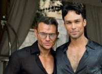 Ο Δημήτρης Γιαννέτος γιόρτασε τον αρραβώνα με τον σύντροφό του στην Ελλάδα [pics]