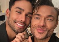 Δημήτρης Γιαννέτος: Ερωτευμένος στη Μύκονο με τον αρραβωνιαστικό του! [pics]