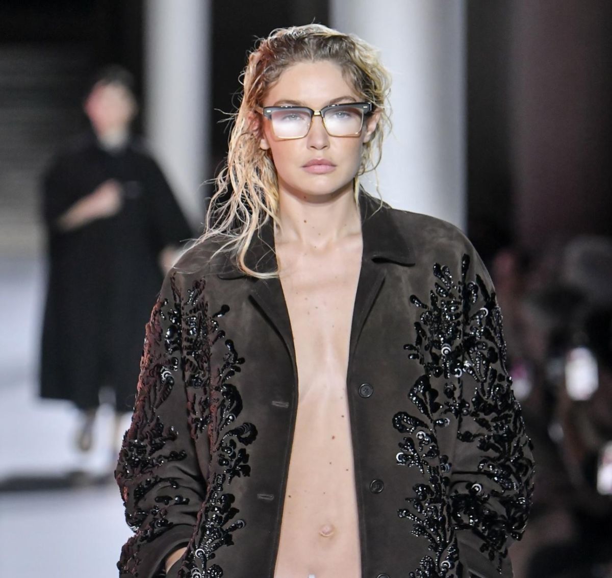 Ατημέλητο look με υπογραφή Prada: Τα «depression hair» που όλοι μιλούν