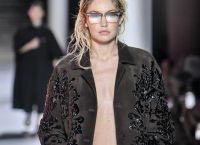 Ατημέλητο look με υπογραφή Prada: Τα «depression hair» που όλοι μιλούν Ατημέλητο look με υπογραφή Prada: Τα «depression hair» που όλοι μιλούν