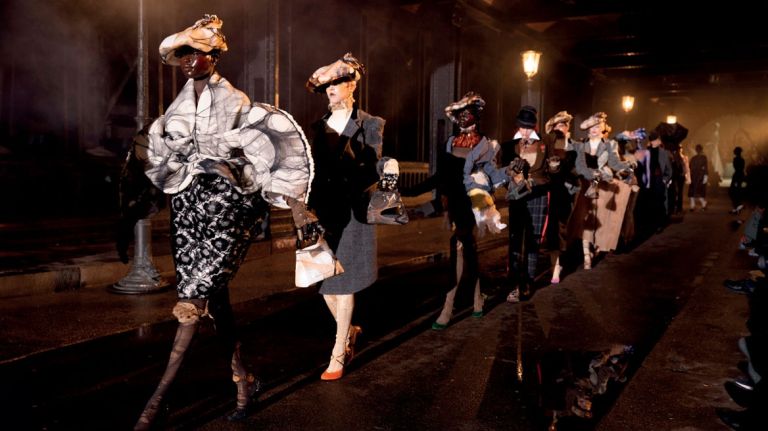 Paris Haute Couture: Στη Πόλη του Φωτός ξεκίνησε η απόλυτη γιορτή της μόδας