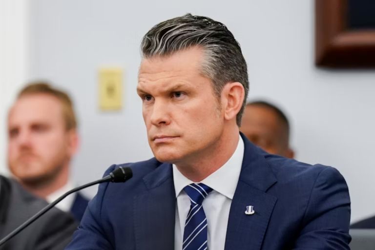 Hegseth: Ακύρωσε τις εξαγωγές όπλων στην Ουκρανία χωρίς να ενημερώσει τον Λευκό Οίκο