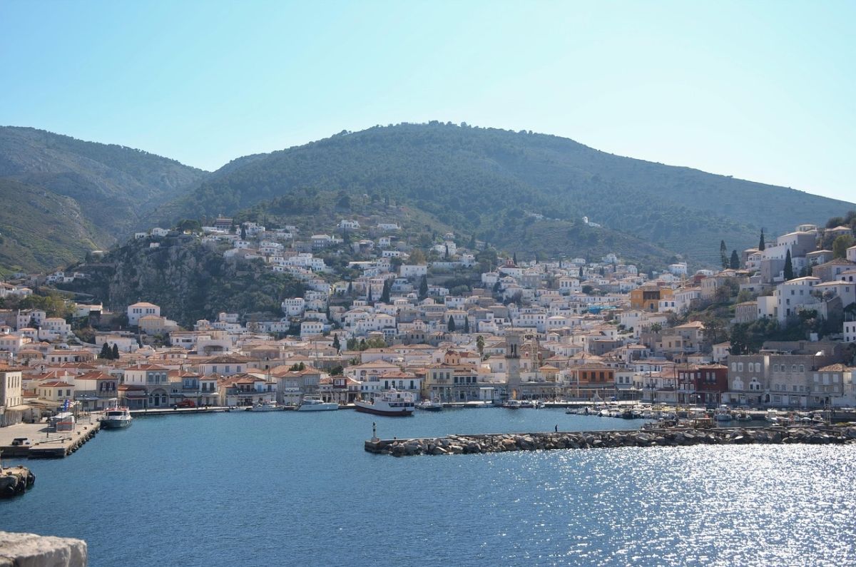 Απαγόρευση οχημάτων στην Υδρα: Ποιοι εξαιρούνται, πώς γίνεται η αίτηση
