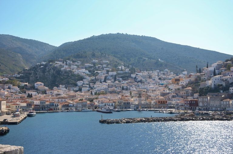 Απαγόρευση οχημάτων στην Υδρα: Ποιοι εξαιρούνται, πώς γίνεται η αίτηση
