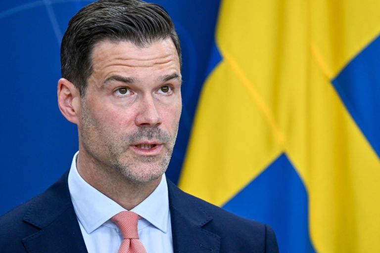 Σουηδία: Ο έφηβος γιος του υπουργού Μετανάστευσης έμπλεξε με την Ακροδεξιά