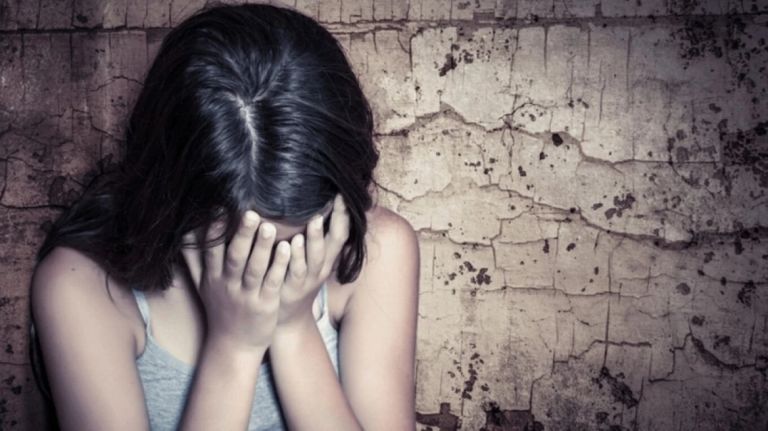 Σοκ στην Αττική: Ομαδικός βιασμός 14χρονης από τέσσερις άνδρες – Δύο συλληφθέντες