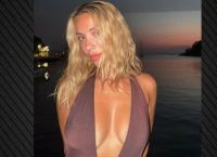 Η Γαρυφαλλιά Καληφώνη με αποκαλυπτικό κορμάκι στις καλοκαιρινές της διακοπές Η Γαρυφαλλιά Καληφώνη με αποκαλυπτικό κορμάκι στις καλοκαιρινές της διακοπές