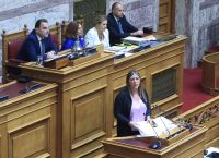 Η Κωνσταντοπούλου μίλησε 19 λεπτά αντί για 5,τη διέκοψαν και απάντησε «είστε οι χειρότεροι φασίστες» Η Κωνσταντοπούλου μίλησε 19 λεπτά αντί για 5,τη διέκοψαν και απάντησε «είστε οι χειρότεροι φασίστες»