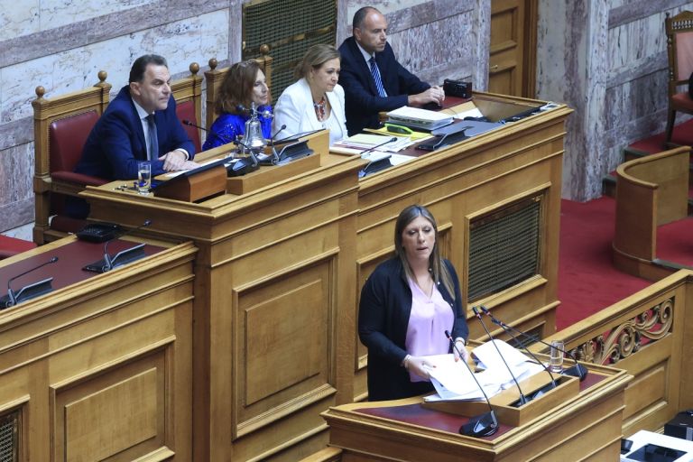Η Κωνσταντοπούλου μίλησε 19 λεπτά αντί για 5,τη διέκοψαν και απάντησε «είστε οι χειρότεροι φασίστες»