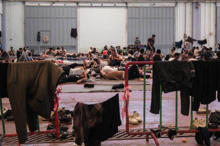 «Βουλιάζει» η Κρήτη από τις μεταναστευτικές ροές – Νέα καραβιά με 520 άτομα τα ξημερώματα στις ακτές